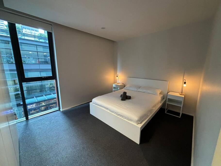 Accessible 2 Bedroom Centre Apartment